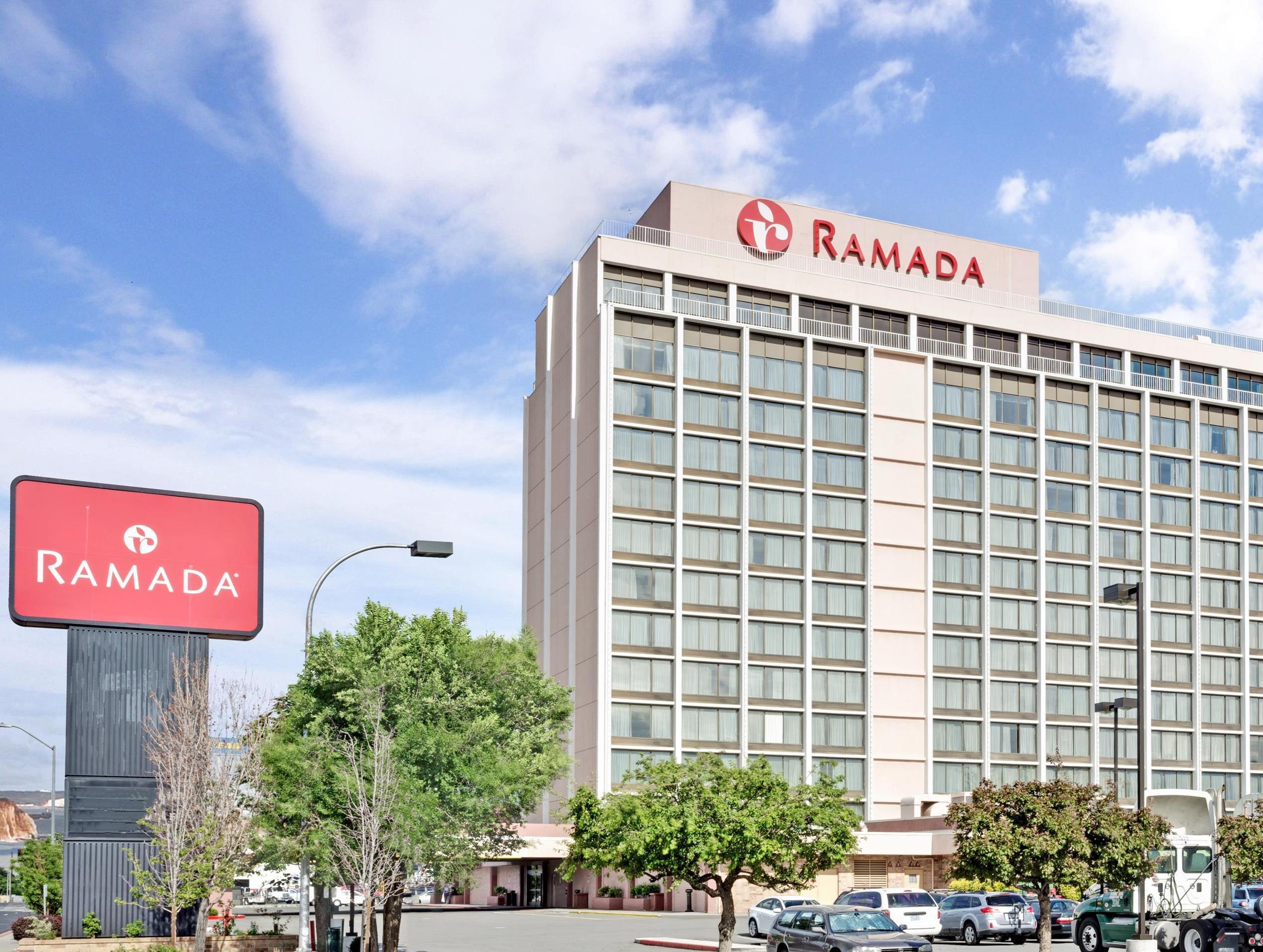 Ramada By Wyndham Reno Hotel & Casino Exterior photo