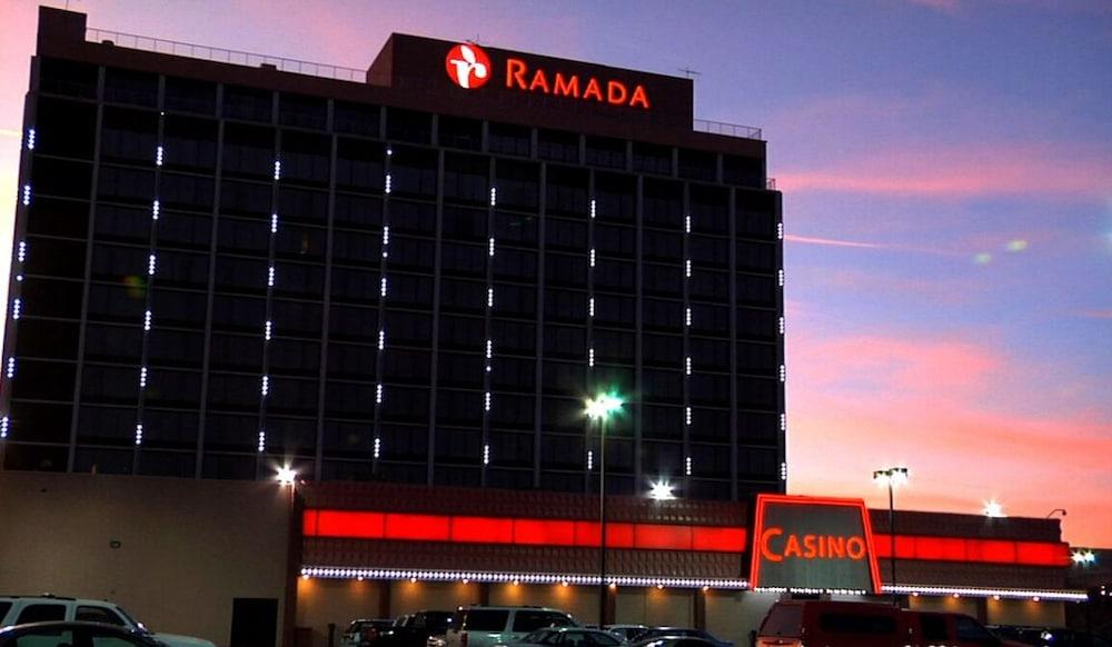 Ramada By Wyndham Reno Hotel & Casino Exterior photo